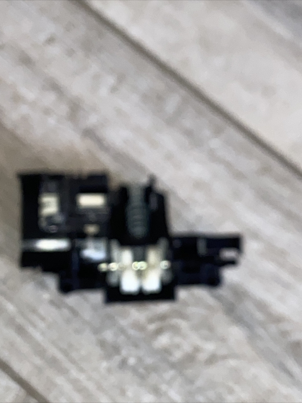 548319